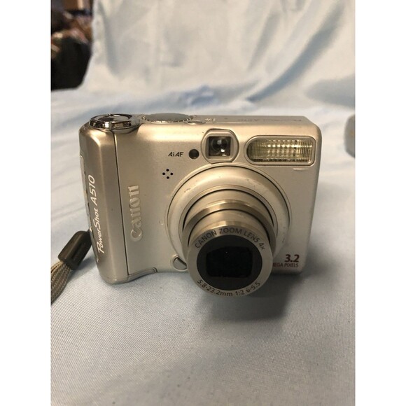 Canon PowerShot A520 4.0MP Digital Camera Silver Camera For Parts No Returns - Picture 1 of 2
